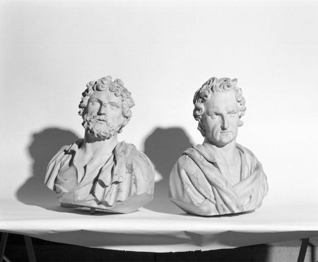 Bustes d'un apôtre non identifié et de saint Jean (?), de trois-quarts. © Région Bourgogne-Franche-Comté, Inventaire du patrimoine