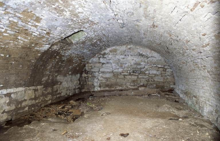 Logis secondaire, 2e cave (côté cimetière) © Région Bourgogne-Franche-Comté, Inventaire du patrimoine