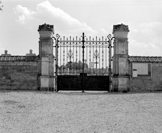 Portail du cimetière © Région Bourgogne-Franche-Comté, Inventaire du patrimoine