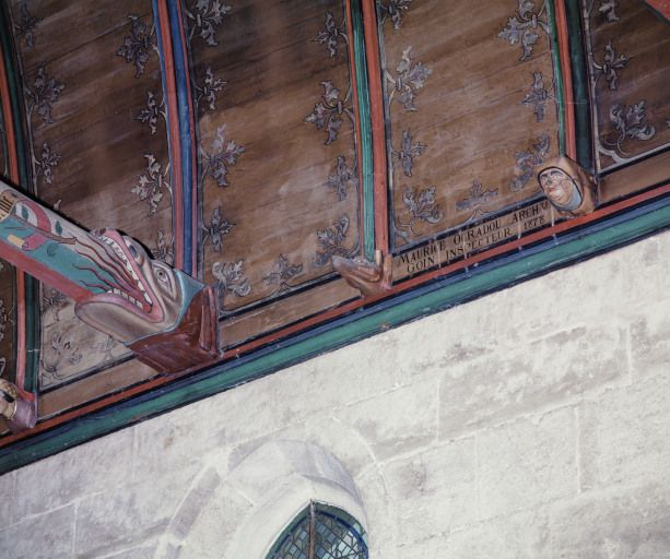 Grande chambre des Pauvres : détail, blochets saillants figurés (2e travée, côté gauche). © Région Bourgogne-Franche-Comté, Inventaire du patrimoine