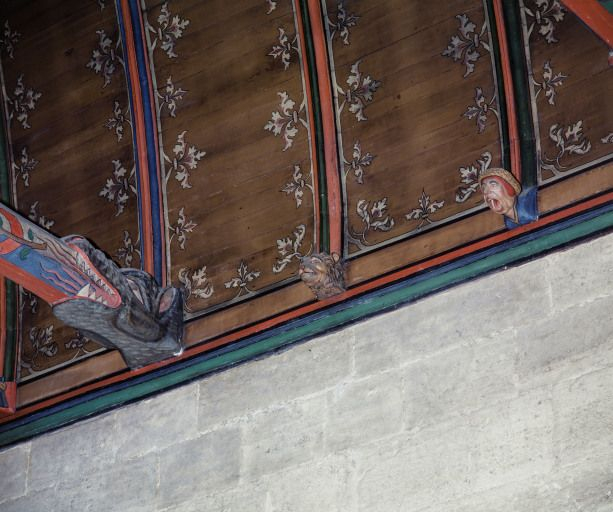 Grande chambre des Pauvres : détail, blochets saillants figurés (7e travée, côté gauche). © Région Bourgogne-Franche-Comté, Inventaire du patrimoine