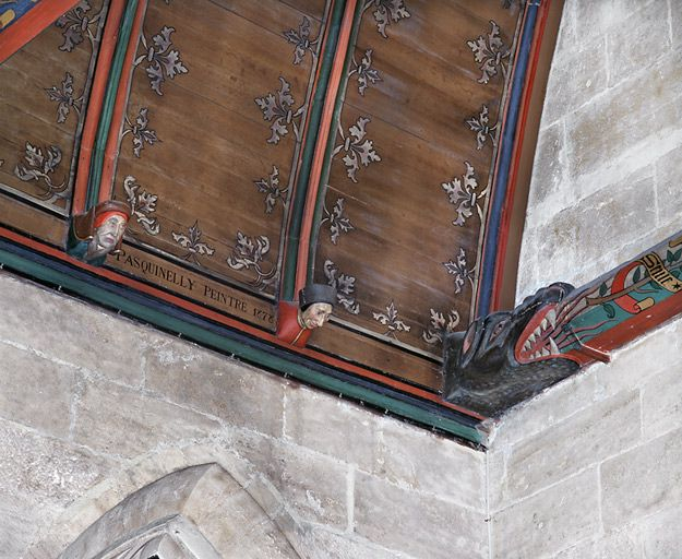 Grande chambre des Pauvres : détail, blochets saillants figurés (12e travée, côté gauche). © Région Bourgogne-Franche-Comté, Inventaire du patrimoine