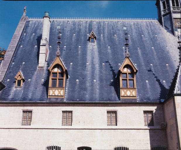 Grand corps de bâtiment (élévation sur cour) : détail du toit. © Région Bourgogne-Franche-Comté, Inventaire du patrimoine