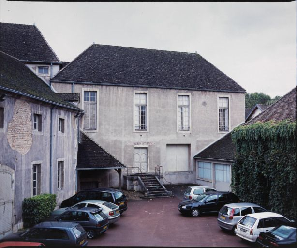 Hôpital militaire construit en 1893-1896, puis maternité en 1929 (pavillon Sainte-Anne) : élévation principale sur la 3e cour. © Région Bourgogne-Franche-Comté, Inventaire du patrimoine