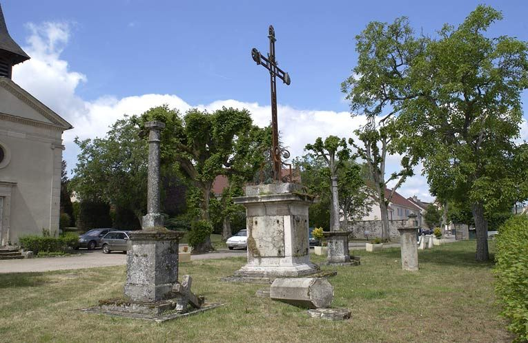 Croix de mission et calvaires. © Région Bourgogne-Franche-Comté, Inventaire du patrimoine