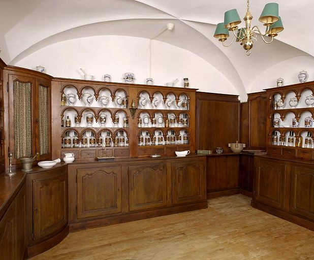 Apothicairerie : angle droit. © Région Bourgogne-Franche-Comté, Inventaire du patrimoine