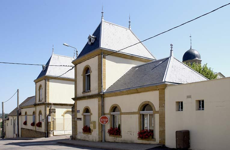 Pavillons d'entrée, vue générale depuis la rue. © Région Bourgogne-Franche-Comté, Inventaire du patrimoine
