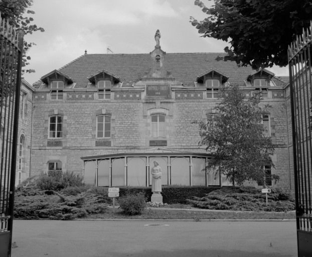 Façade antérieure, partie centrale. © Région Bourgogne-Franche-Comté, Inventaire du patrimoine