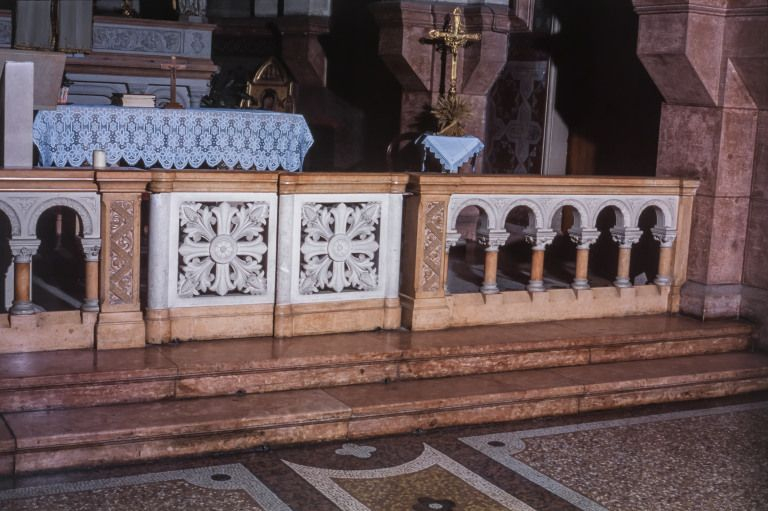 Chapelle, détail de la clôture du choeur. © Région Bourgogne-Franche-Comté, Inventaire du patrimoine