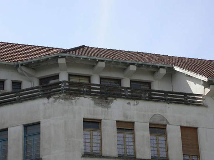 Aile des services : détail de la terrasse. © Région Bourgogne-Franche-Comté, Inventaire du patrimoine