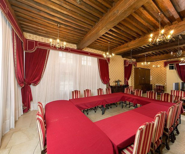 Corps de bâtiment principal : salle des femmes (aujourd'hui salle de réunion). © Région Bourgogne-Franche-Comté, Inventaire du patrimoine