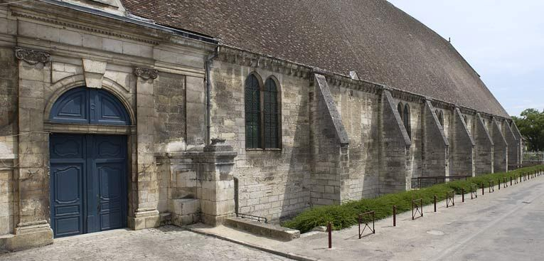Porte monumentale sud et mur gouttereau. © Région Bourgogne-Franche-Comté, Inventaire du patrimoine