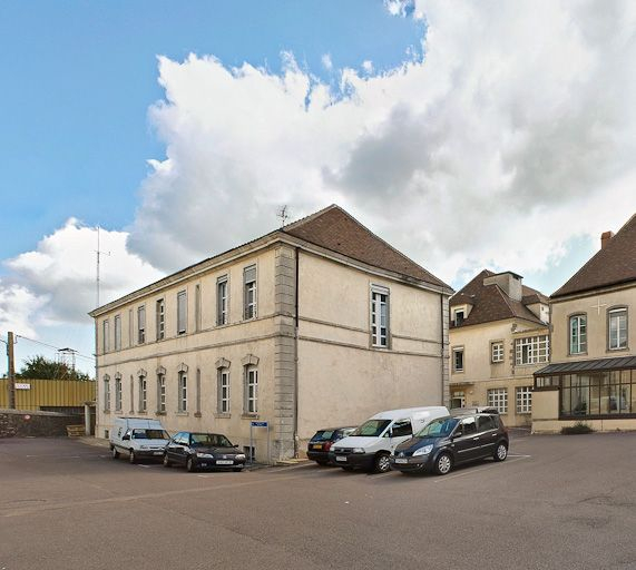 Ancien bâtiment des vieillards, élévations postérieure et gauche. © Région Bourgogne-Franche-Comté, Inventaire du patrimoine