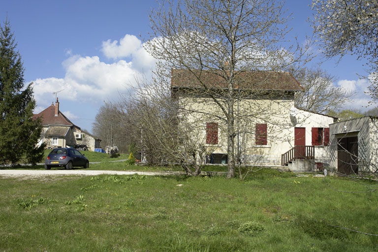 Vue d'ensemble avec en arrière plan l'écluse 44. © Région Bourgogne-Franche-Comté, Inventaire du patrimoine