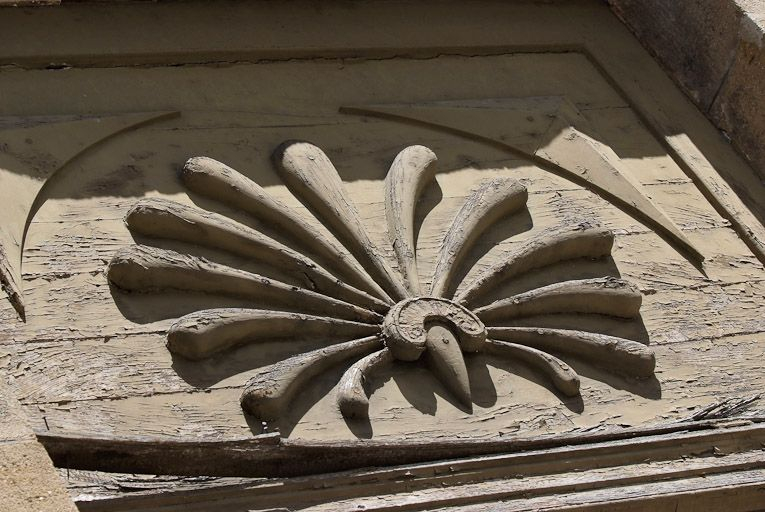 Chapelle : détail du dessus de porte. © Région Bourgogne-Franche-Comté, Inventaire du patrimoine