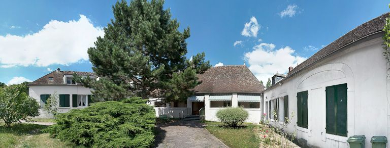 Bâtiment principal avec un des corps perpendiculaires à sa façade et un des bâtiments isolés. © Région Bourgogne-Franche-Comté, Inventaire du patrimoine