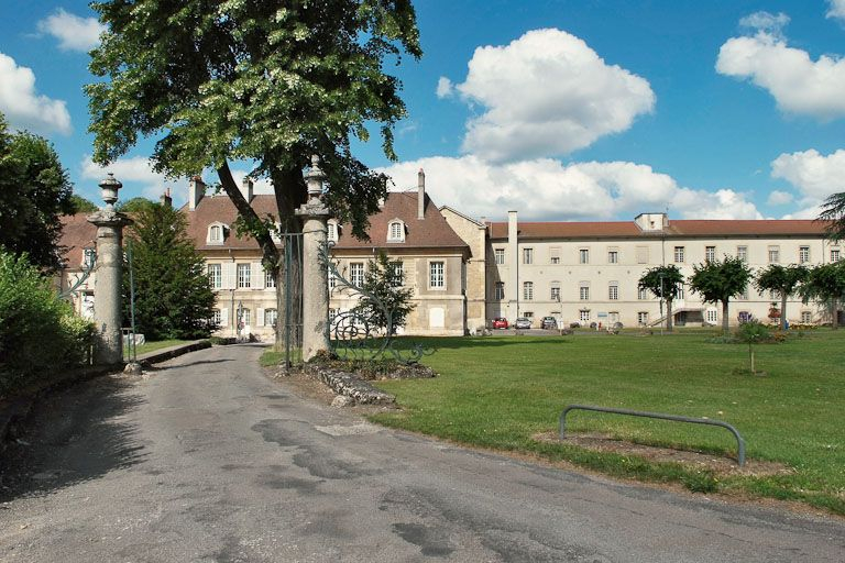 Portail et hôtellerie. © Région Bourgogne-Franche-Comté, Inventaire du patrimoine