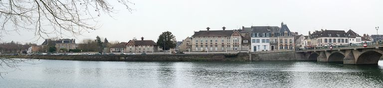 Vue d'ensemble depuis la rive opposée. © Région Bourgogne-Franche-Comté, Inventaire du patrimoine