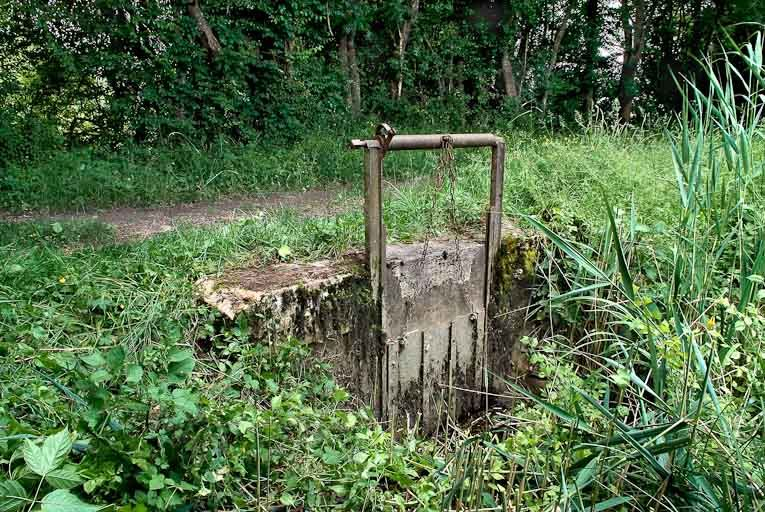 Vue rapprochée de la vanne de l'aqueduc. © Région Bourgogne-Franche-Comté, Inventaire du patrimoine