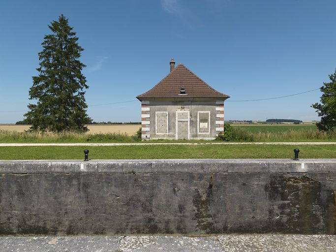 Maison éclusière : vue de face. © Région Bourgogne-Franche-Comté, Inventaire du patrimoine