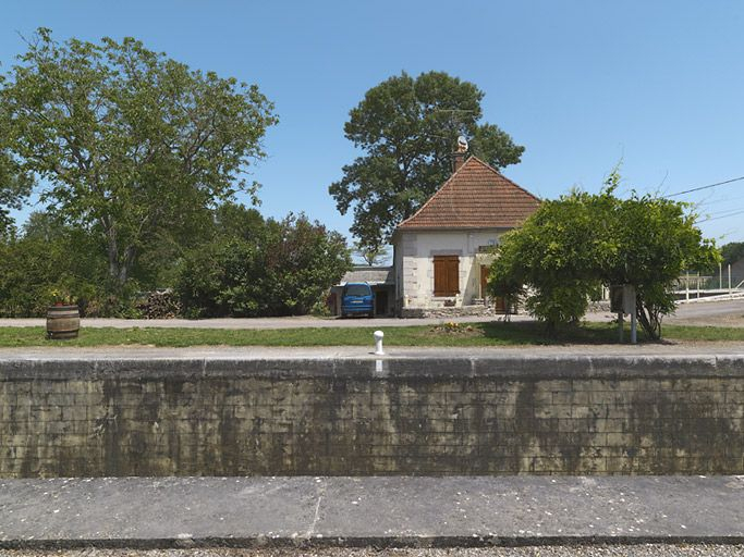 Maison éclusière vue de face. © Région Bourgogne-Franche-Comté, Inventaire du patrimoine