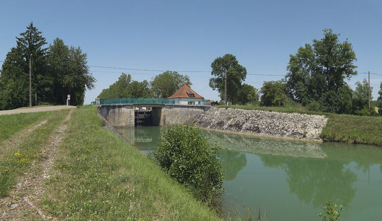 Vue d'ensemble prise d'aval. © Région Bourgogne-Franche-Comté, Inventaire du patrimoine