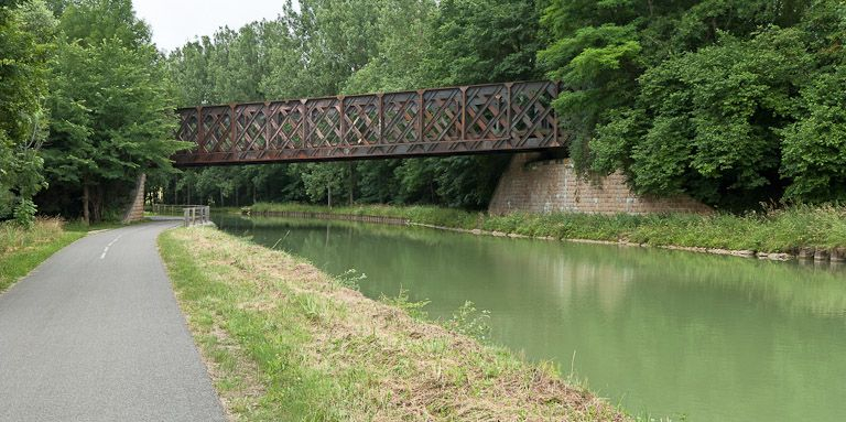 Vue d'ensemble du pont ferroviaire. © Région Bourgogne-Franche-Comté, Inventaire du patrimoine
