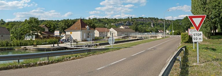 Vue d'ensemble du site d'écluse. © Région Bourgogne-Franche-Comté, Inventaire du patrimoine