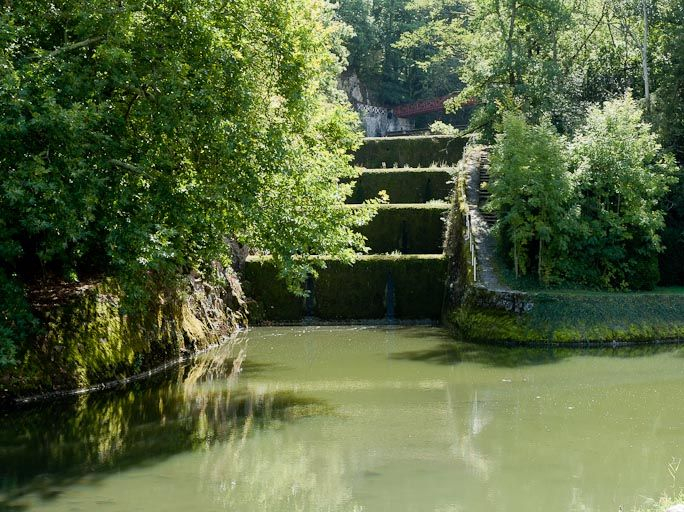 Vue des différents tabliers du déversoir. © Région Bourgogne-Franche-Comté, Inventaire du patrimoine