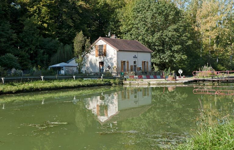 Vue du site d'écluse depuis l'amont. © Région Bourgogne-Franche-Comté, Inventaire du patrimoine