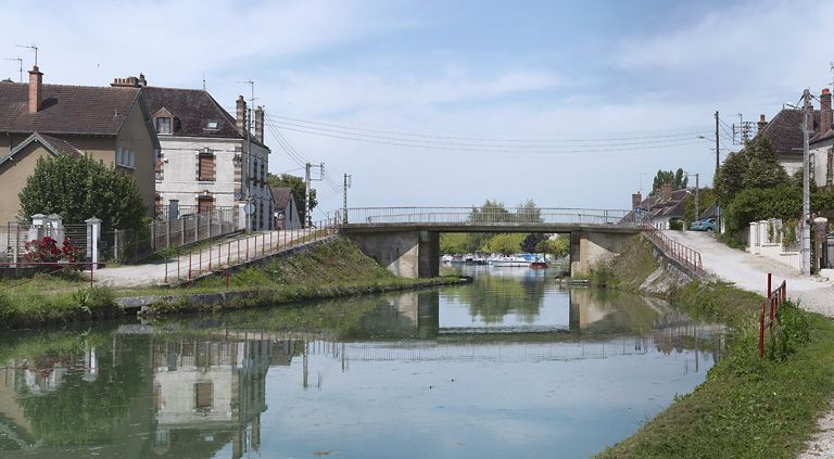 Vue d'ensemble prise d'aval. © Région Bourgogne-Franche-Comté, Inventaire du patrimoine