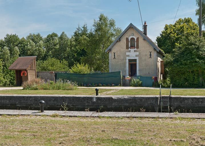 Vue d'ensemble du site d'écluse. © Région Bourgogne-Franche-Comté, Inventaire du patrimoine