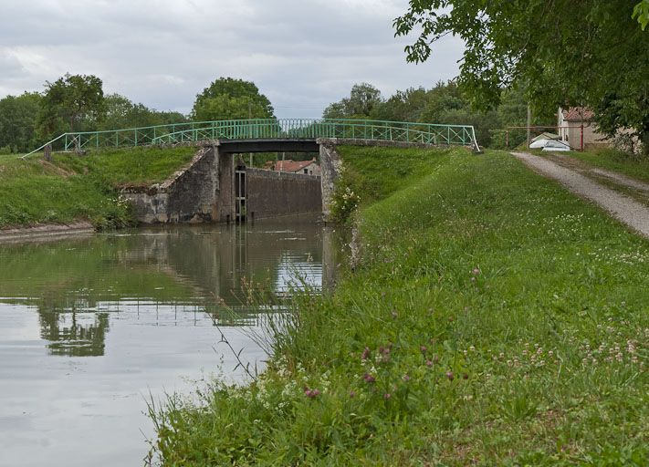 Vue du pont depuis l'aval. © Région Bourgogne-Franche-Comté, Inventaire du patrimoine
