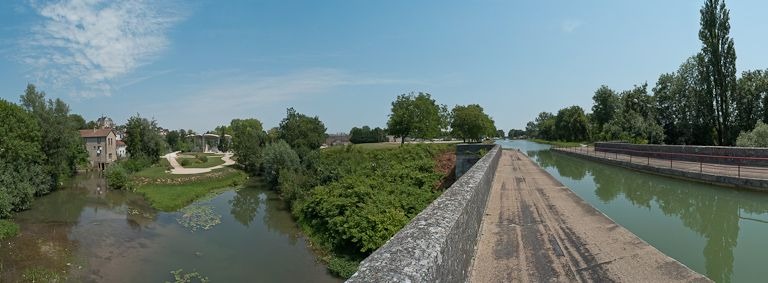 Vue du pont-canal et du paysage environnant. © Région Bourgogne-Franche-Comté, Inventaire du patrimoine