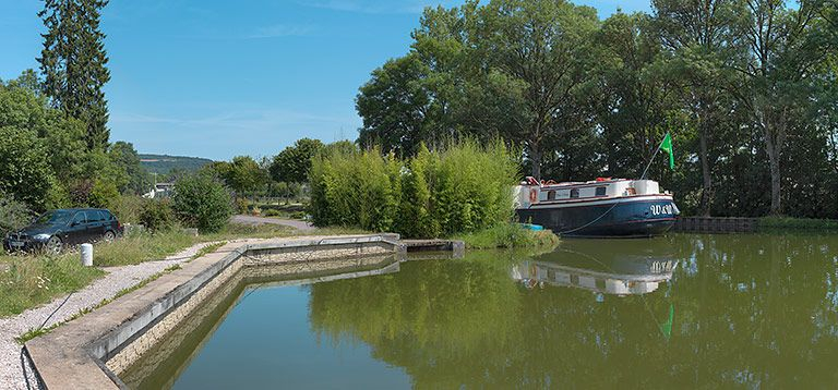 Déversoir du port rive gauche. © Région Bourgogne-Franche-Comté, Inventaire du patrimoine Déversoir du port rive gauche. © Région Bourgogne-Franche-Comté, Inventaire du patrimoine