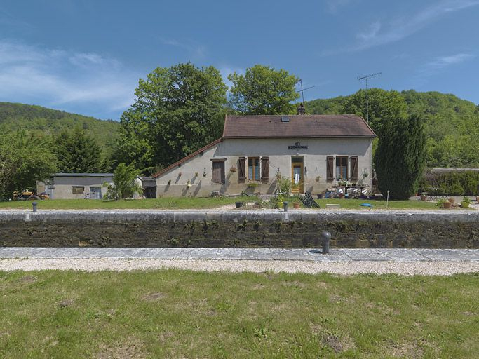 Maison éclusière de face. © Région Bourgogne-Franche-Comté, Inventaire du patrimoine