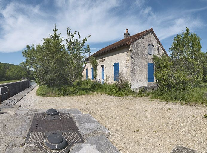 Maison éclusière de 3/4. © Région Bourgogne-Franche-Comté, Inventaire du patrimoine
