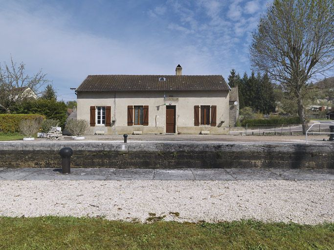 Maison éclusière de face. © Région Bourgogne-Franche-Comté, Inventaire du patrimoine