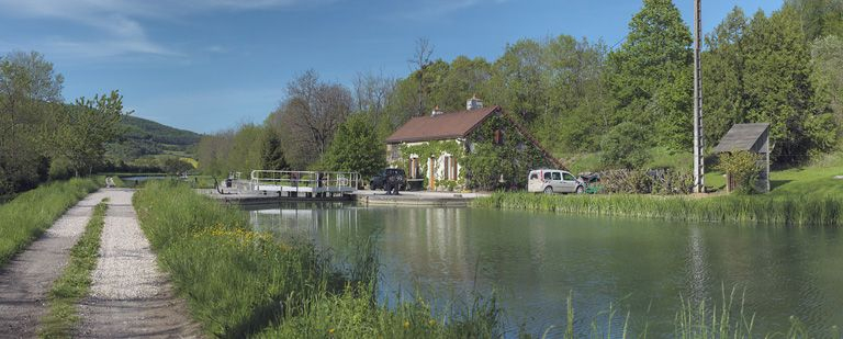 Vue d'ensemble de l'amont du site d'écluse. © Région Bourgogne-Franche-Comté, Inventaire du patrimoine
