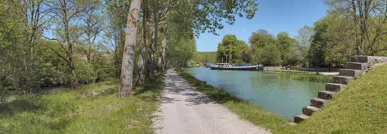 Le port vu d'amont. L'Ouche à gauche en contrebas. © Région Bourgogne-Franche-Comté, Inventaire du patrimoine