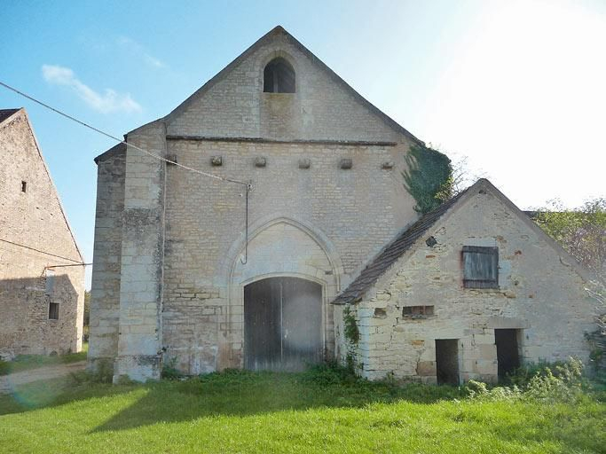 Façade de la chapelle et petite dépendance. © Région Bourgogne-Franche-Comté, Inventaire du patrimoine
