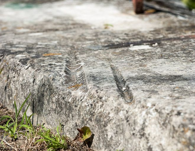 Traces des cordes de halage sur le pont. © Région Bourgogne-Franche-Comté, Inventaire du patrimoine