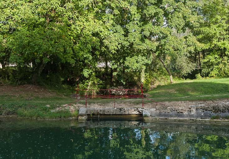 Arrivée de la rigole dans le canal. © Région Bourgogne-Franche-Comté, Inventaire du patrimoine