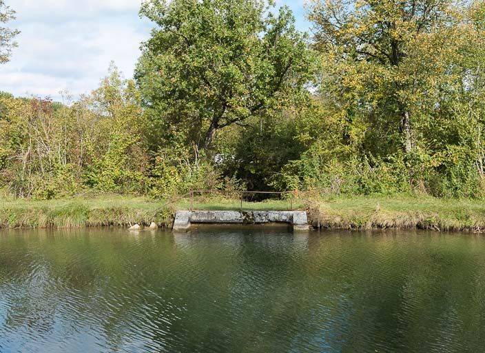 Une arrivée d'eau. © Région Bourgogne-Franche-Comté, Inventaire du patrimoine