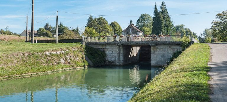 Le pont vu d'aval. © Région Bourgogne-Franche-Comté, Inventaire du patrimoine