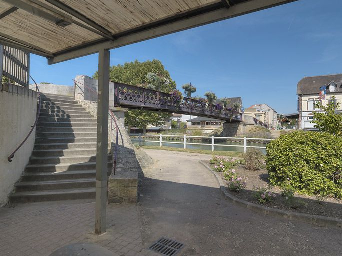 La passerelle menant à la gare. © Région Bourgogne-Franche-Comté, Inventaire du patrimoine