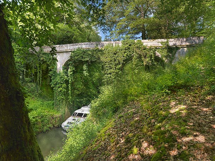 Vue d'ensemble du pont. © Région Bourgogne-Franche-Comté, Inventaire du patrimoine