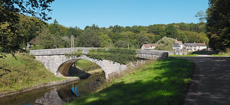 Vue d'ensemble du pont. © Région Bourgogne-Franche-Comté, Inventaire du patrimoine