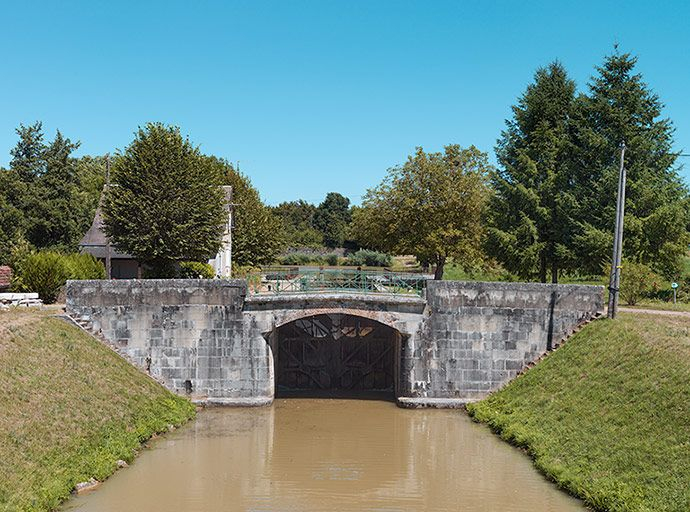 Vue d'ensemble du pont. © Région Bourgogne-Franche-Comté, Inventaire du patrimoine