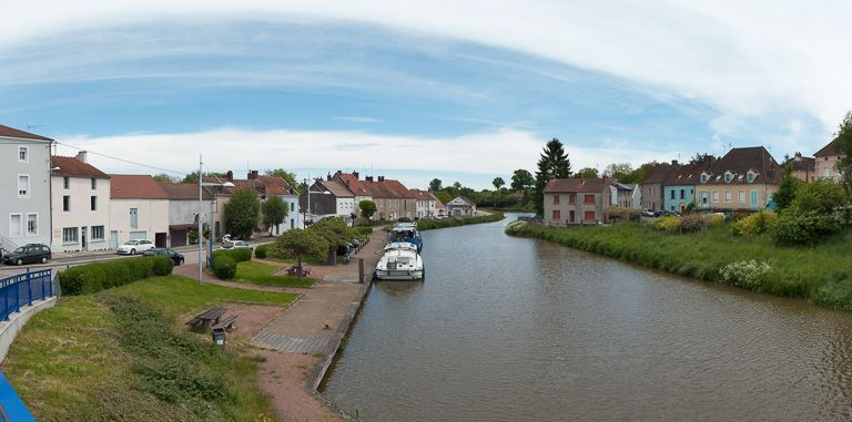 Vue d'ensemble du port depuis le pont routier. © Région Bourgogne-Franche-Comté, Inventaire du patrimoine